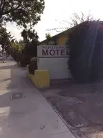 Pavilions Motel 