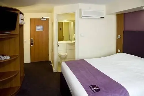 Premier Inn City South Cardiff 