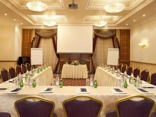 Sadeen Hotel & Suites 