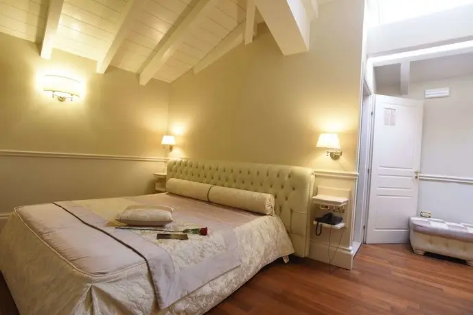 Suite Hotel Santa Chiara 