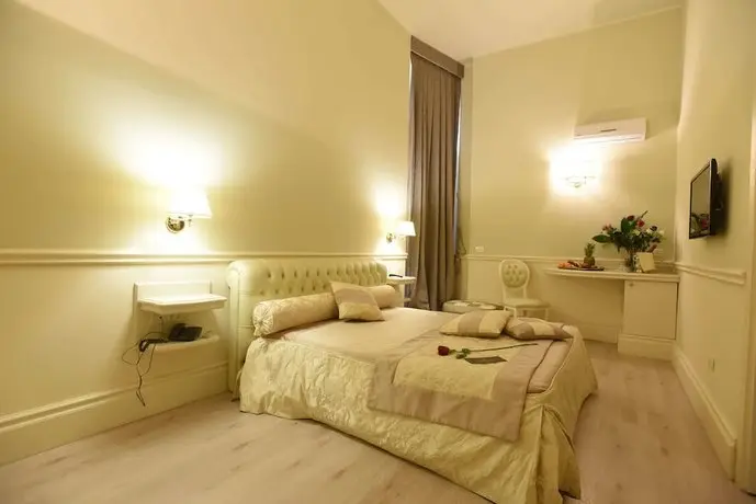 Suite Hotel Santa Chiara 