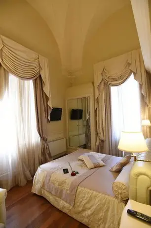 Suite Hotel Santa Chiara 