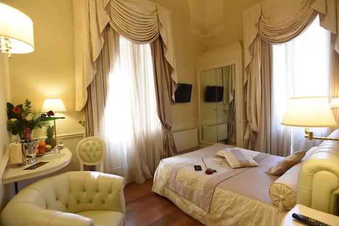 Suite Hotel Santa Chiara 