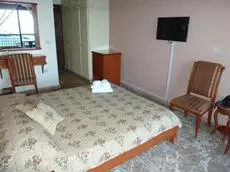 Holiday Suites Hotel & Beach Resort 