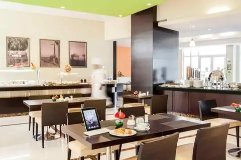 Ibis Muscat 