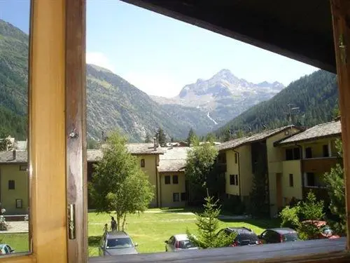 Chalet Alpina Hotel & Apartments 