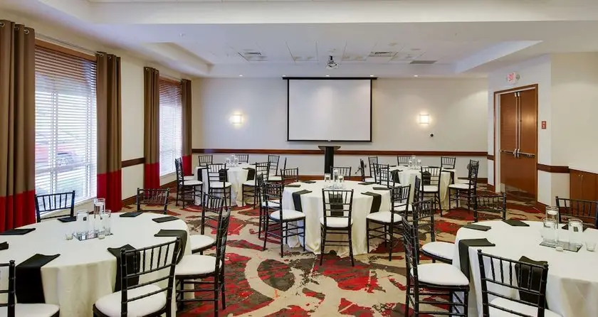 DoubleTree by Hilton Raleigh-Cary 