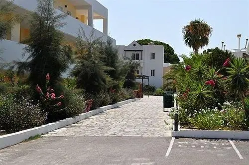 Matina Pefkos Aparthotel 