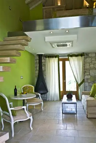 Mikros Vorias Suites Portaria 