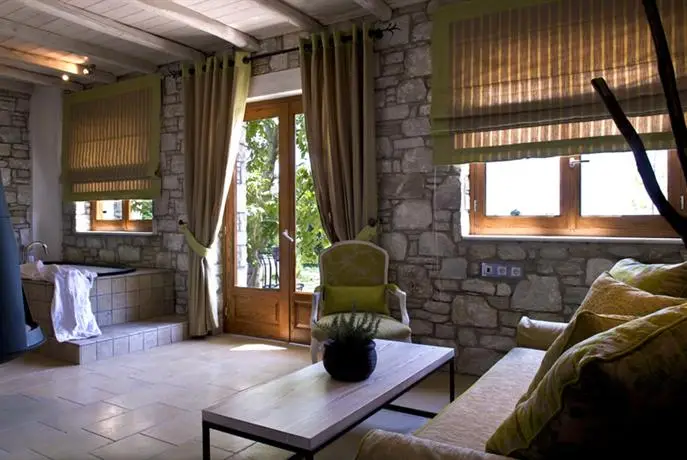 Mikros Vorias Suites Portaria 