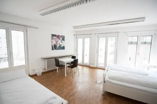 Ubernacht - HostelHotelHome 