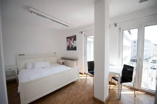 Ubernacht - HostelHotelHome