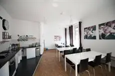 Ubernacht - HostelHotelHome 