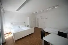 Ubernacht - HostelHotelHome 