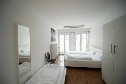 Ubernacht - HostelHotelHome 