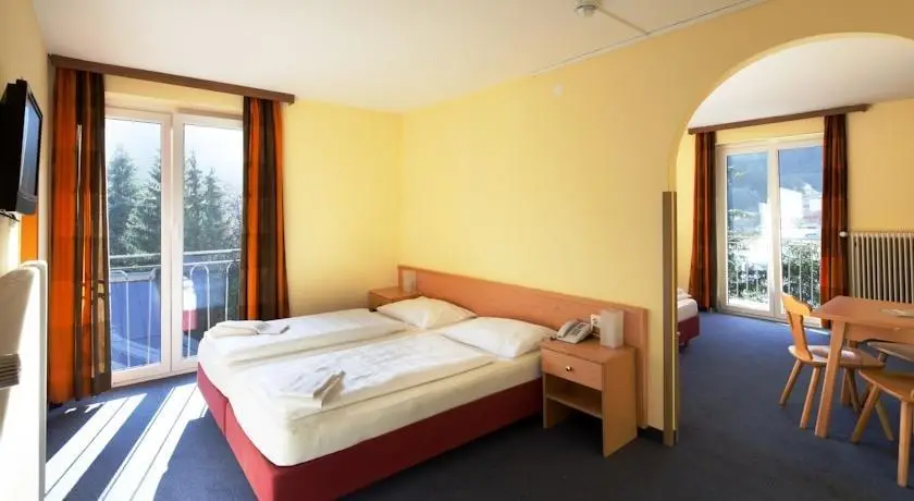 Euro Youth Hotel & Krone 