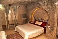 Holiday Cave Hotel 