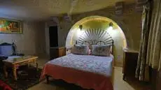 Holiday Cave Hotel 