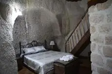 Holiday Cave Hotel 