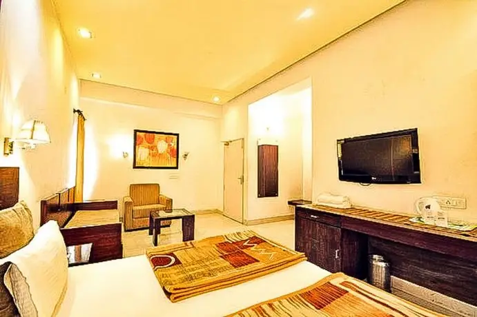 Hotel Raj Darbar 