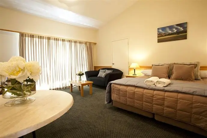 Clearbrook Motel & Serviced Apartments 