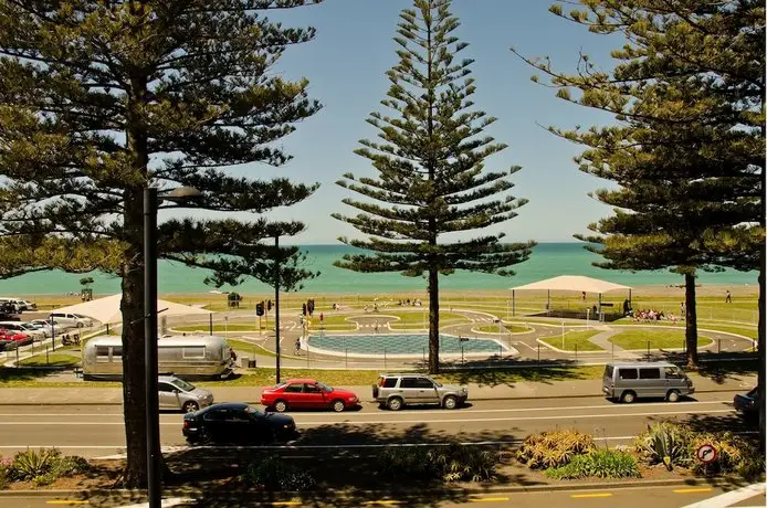 Beachfront Motel 