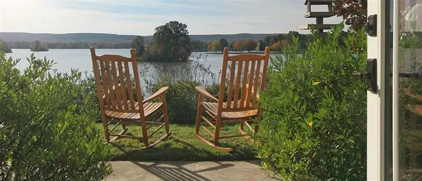 Lookout Point Lakeside Inn 