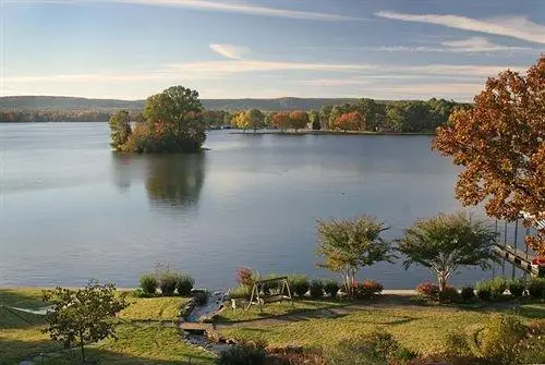 Lookout Point Lakeside Inn 