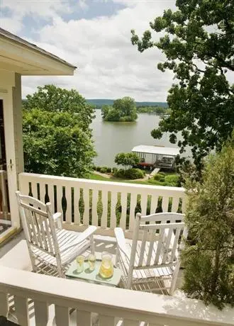 Lookout Point Lakeside Inn 