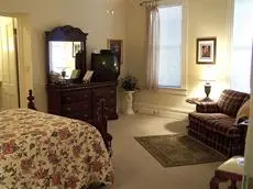 Lyndon House Bed & Breakfast 