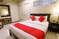 OYO 103 Artina Suites Hotel 