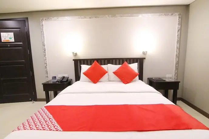 OYO 103 Artina Suites Hotel 