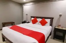 OYO 103 Artina Suites Hotel 