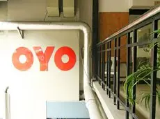 OYO 103 Artina Suites Hotel 