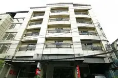 OYO 103 Artina Suites Hotel 