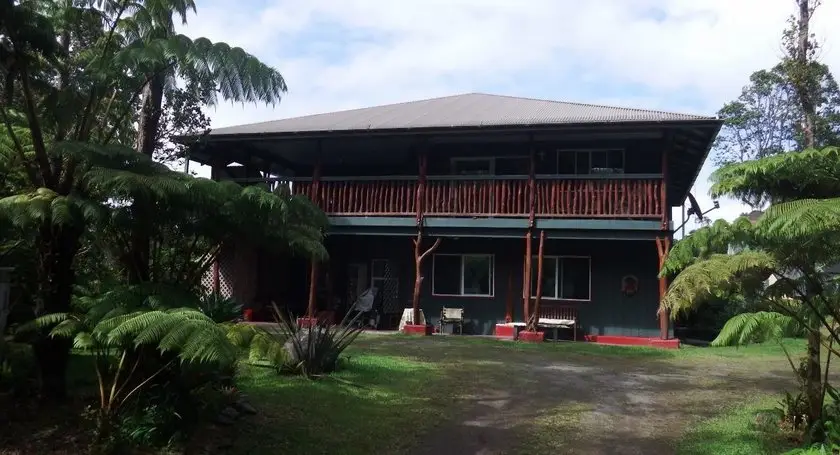 Aloha Crater Lodge and Lava Tube Tours 