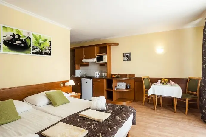 Holiday Club Apartman Hotel 