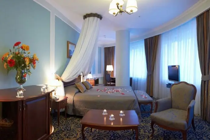 Onegin Hotel 