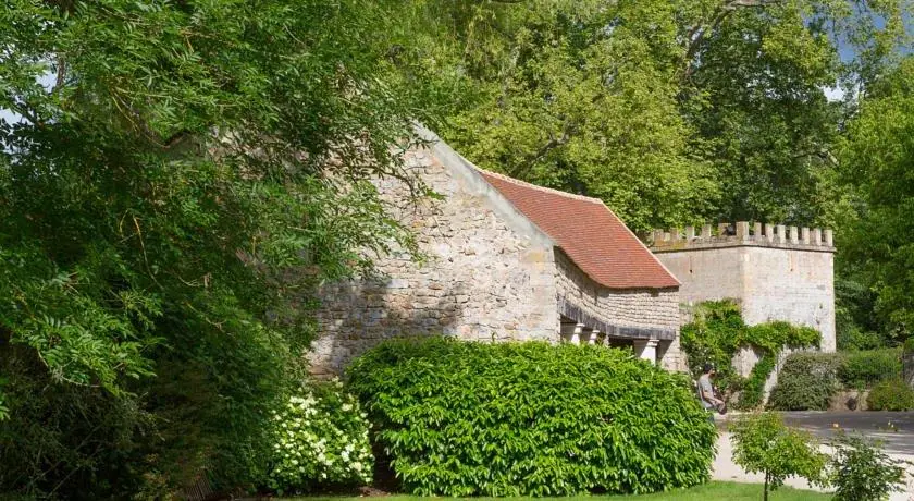 Chateau de Vault de Lugny