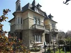 Le Castel Guesthouse 