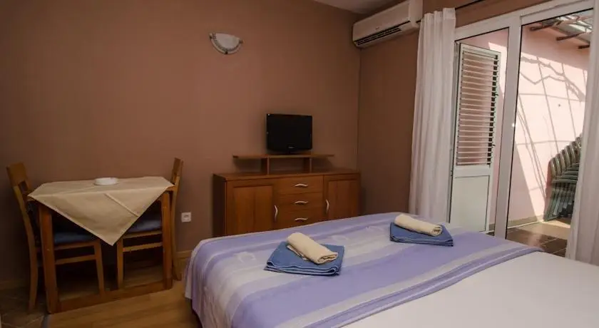 Lulak Studio Apartments 