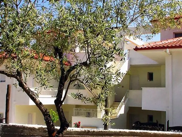 Lofos Vourvourou Apartments 