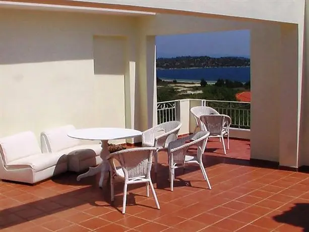 Lofos Vourvourou Apartments 