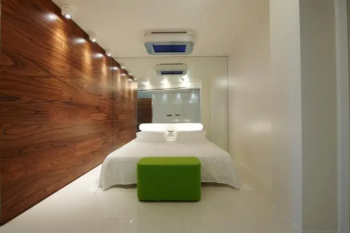 I-Suite Hotel 