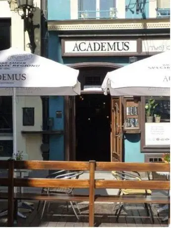 Academus - Cafe/Pub & Guest House 