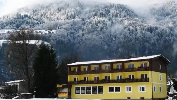 Seeblick Pension Steindorf am Ossiacher See