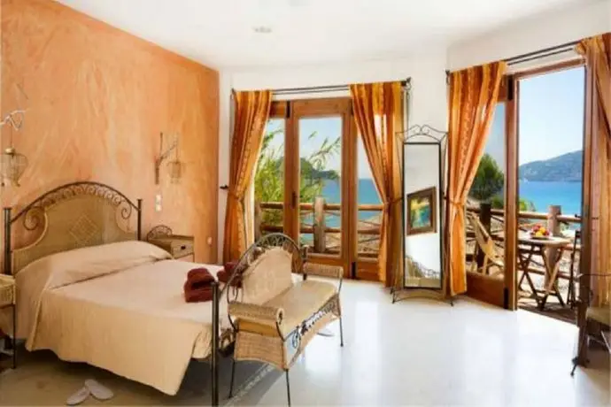 Gloria Maris Hotel Suites and Villa 