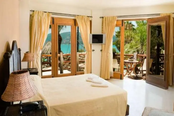 Gloria Maris Hotel Suites and Villa 