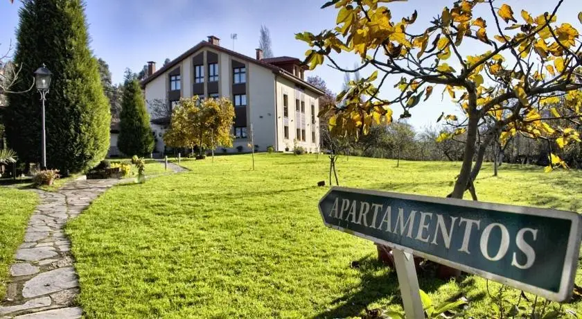 Apartamentos Rurales L'Arquera