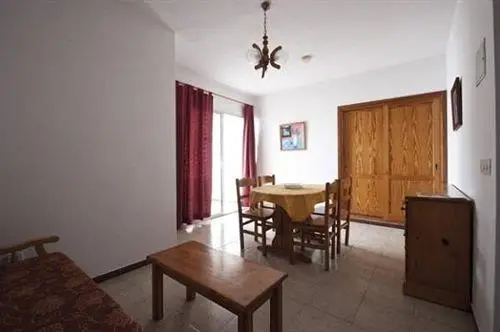 Apartamentos Zodiac Ses Fontanelles